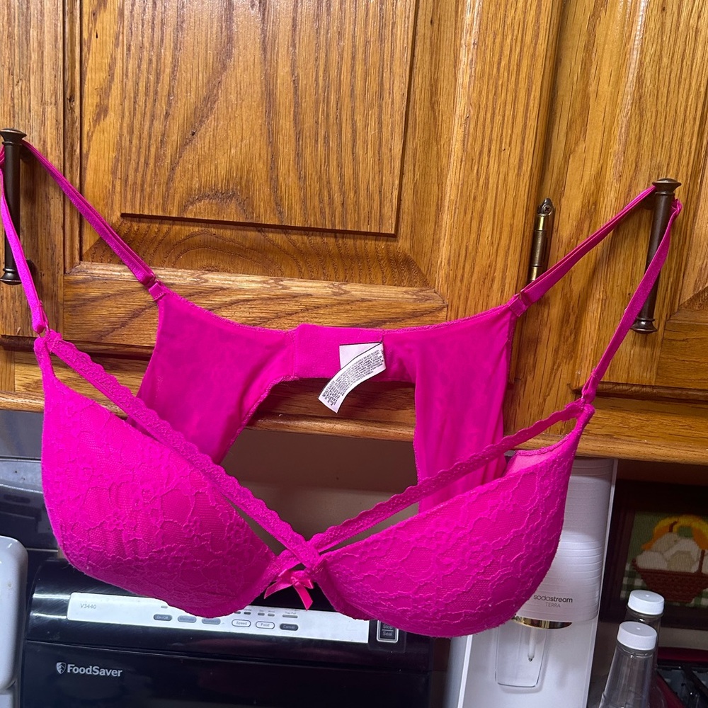 Victoria’s secret bra 38DD